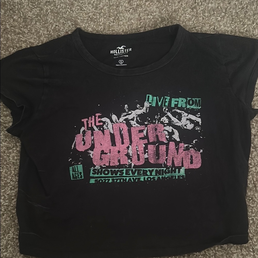 Hollister Black Short Sleeve Graphic Tee